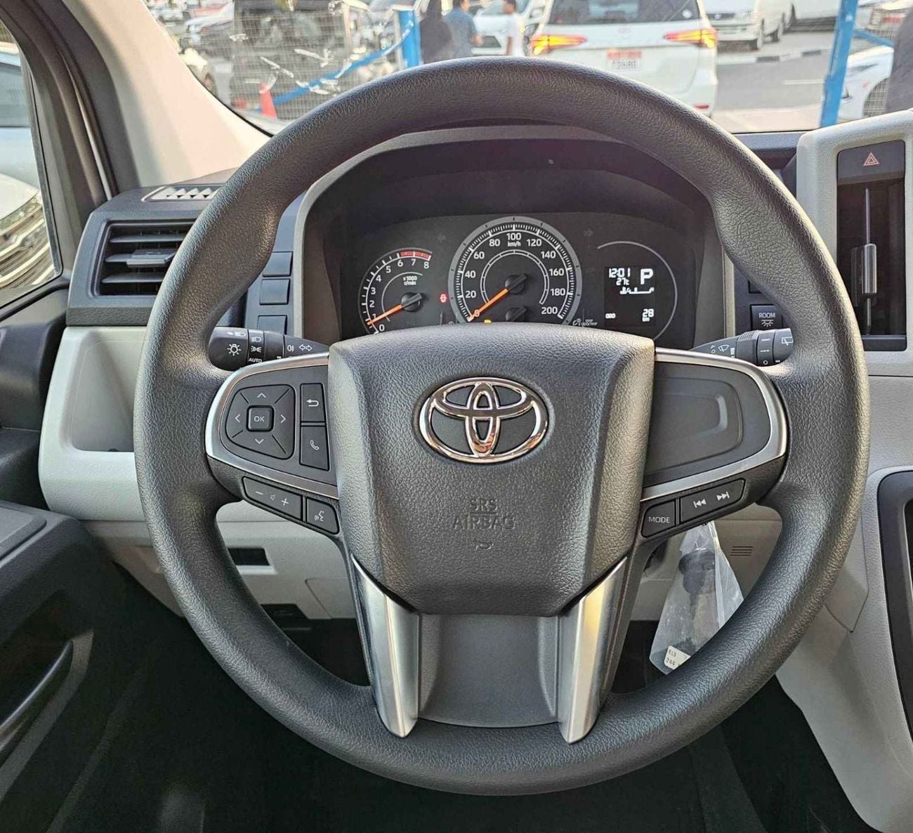 Toyota Hiace GL DX PASSENGER / 3.5L V6 A/T PETROL / DUAL HEATER / DVD CAMERA (CODE# HR3ADA)