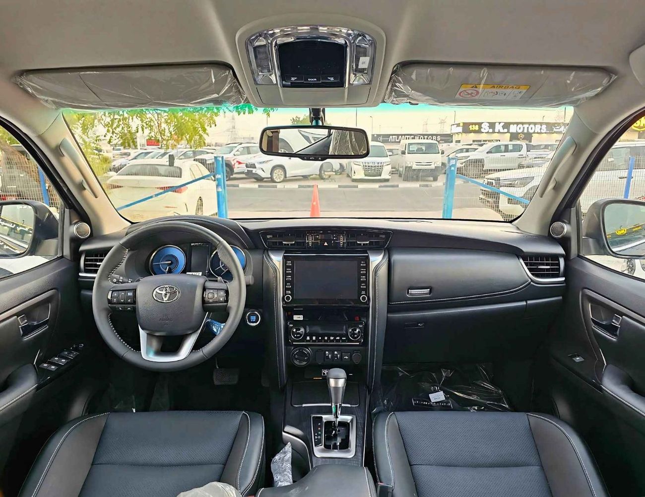 Toyota Fortuner SR5 ADVENTURE / 4.0L V6 PETROL / CLIMATE WITH LEATHER SEATS /DIFFLOCK/ AUTO A/C (CODE # F6HA)