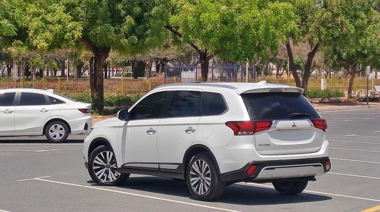 Mitsubishi Outlander GLX 3.0L 999-Monthly l GCC l V6, Sunroof, Leather l Accident Free