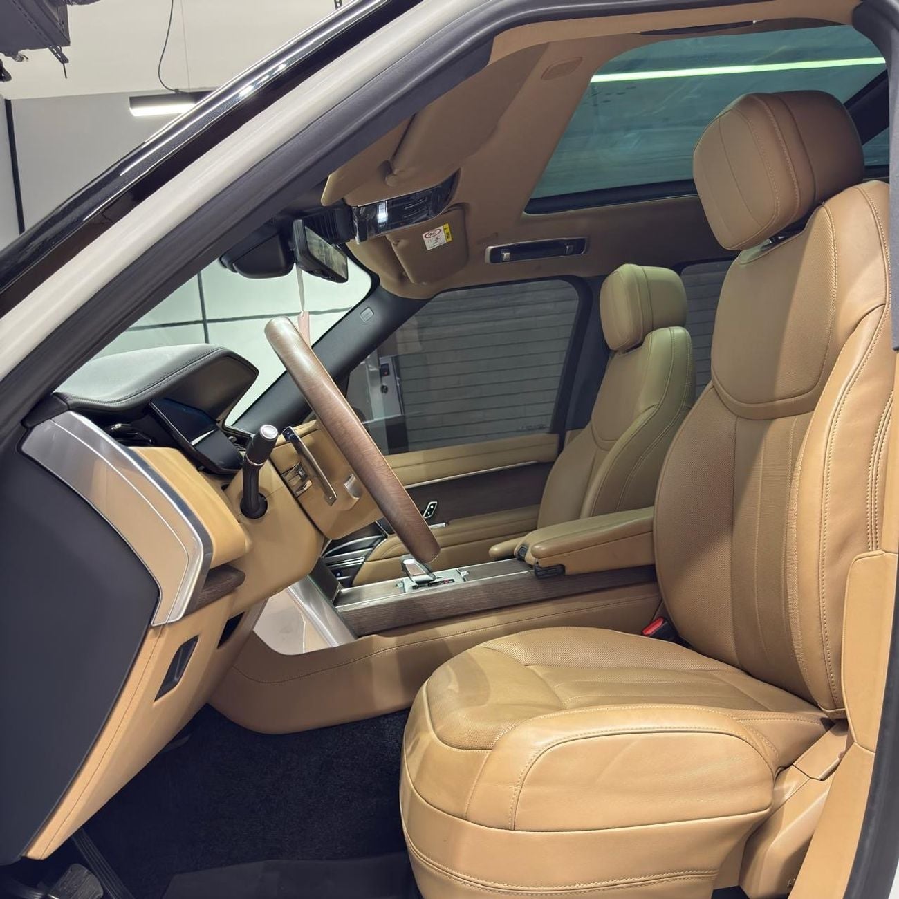 Land Rover Range Rover HSE P400 GCC warranty and service contract until 2030