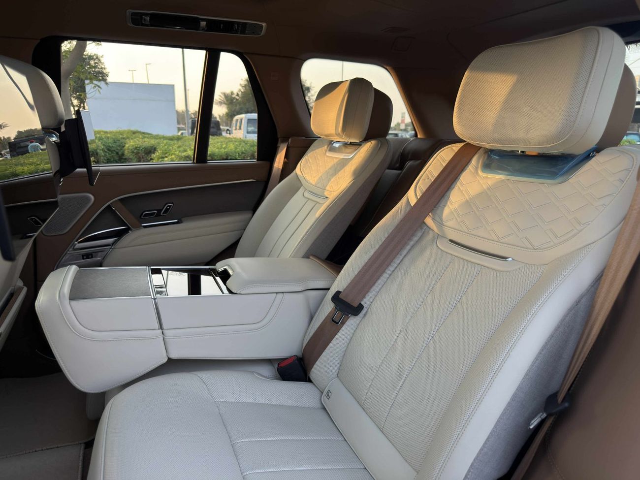 Land Rover Range Rover LWB SV P615 4.4L **2025**GCC SPEC UNDER WARRANTY