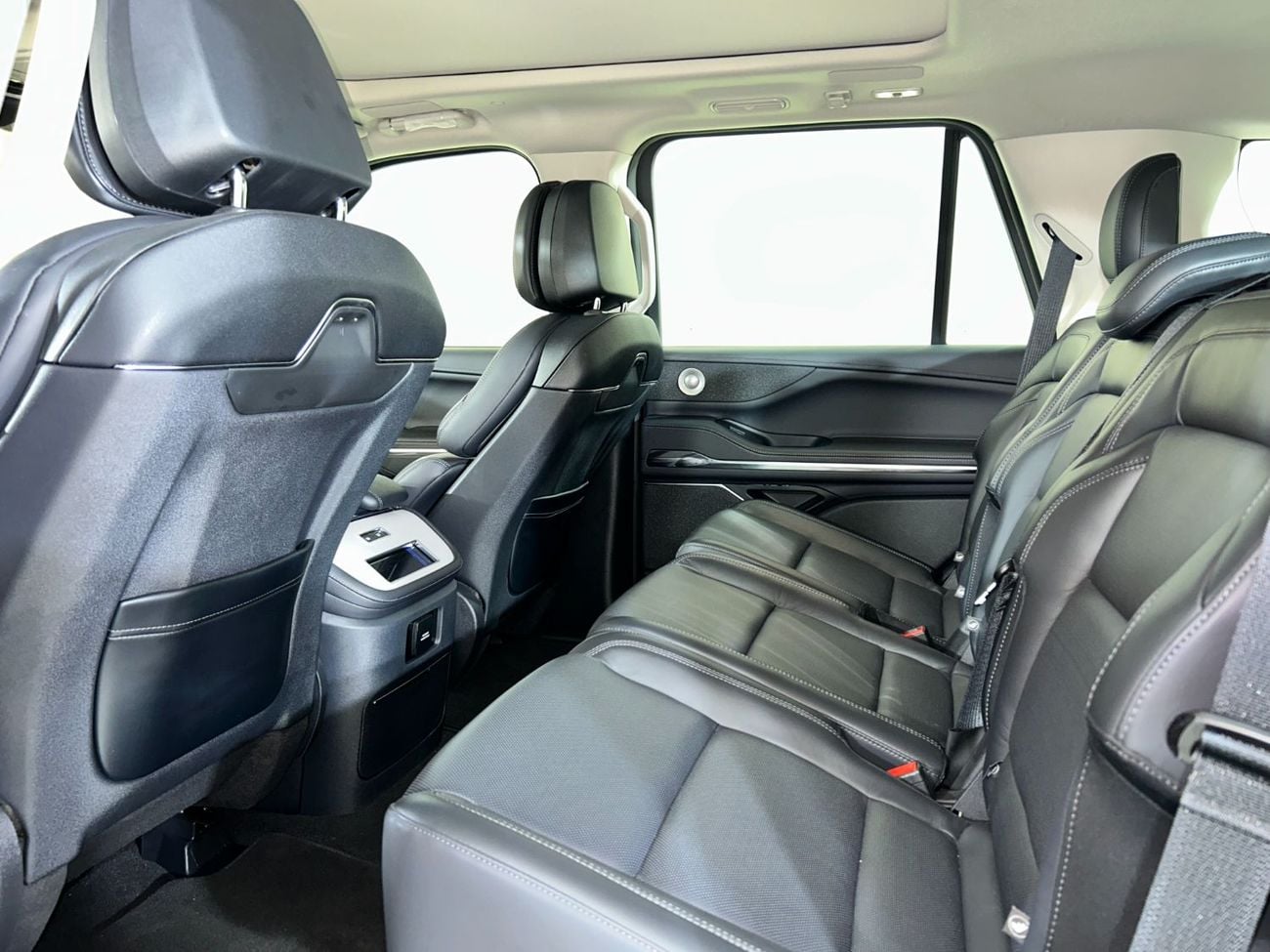 Lincoln Navigator RESERVE N1525 / FREE INSURANCE + REGISTRATION / AL TAYER MOTORS AL QOUZ SHOWROOM