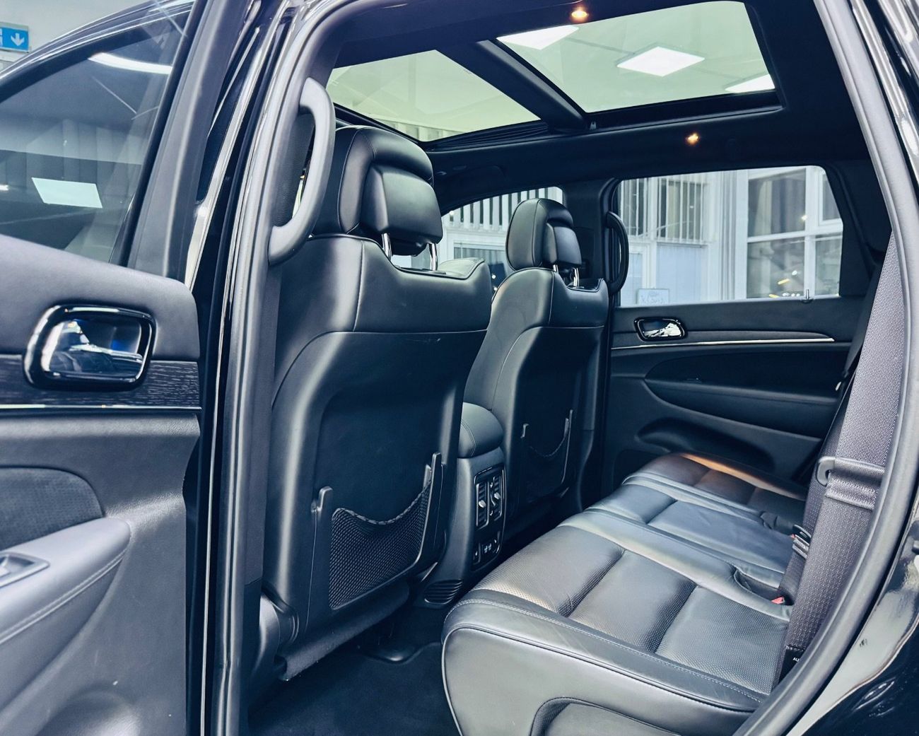 جيب جراند شيروكي Overland 3.6L