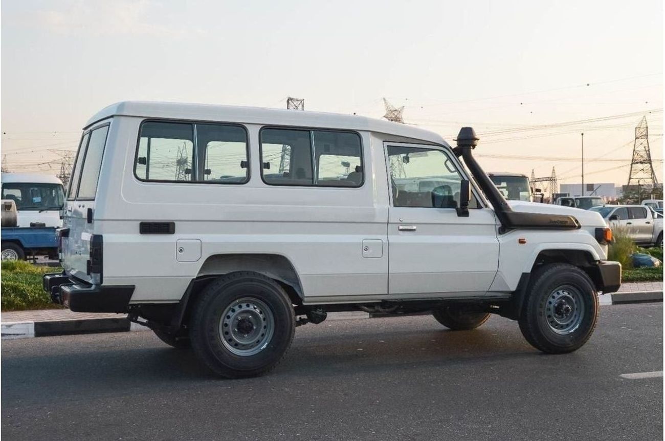 تويوتا لاند كروزر 70 TOYOTA LAND CRUISER 78 4.0L 4WD 3DOOR MT SUV 2025