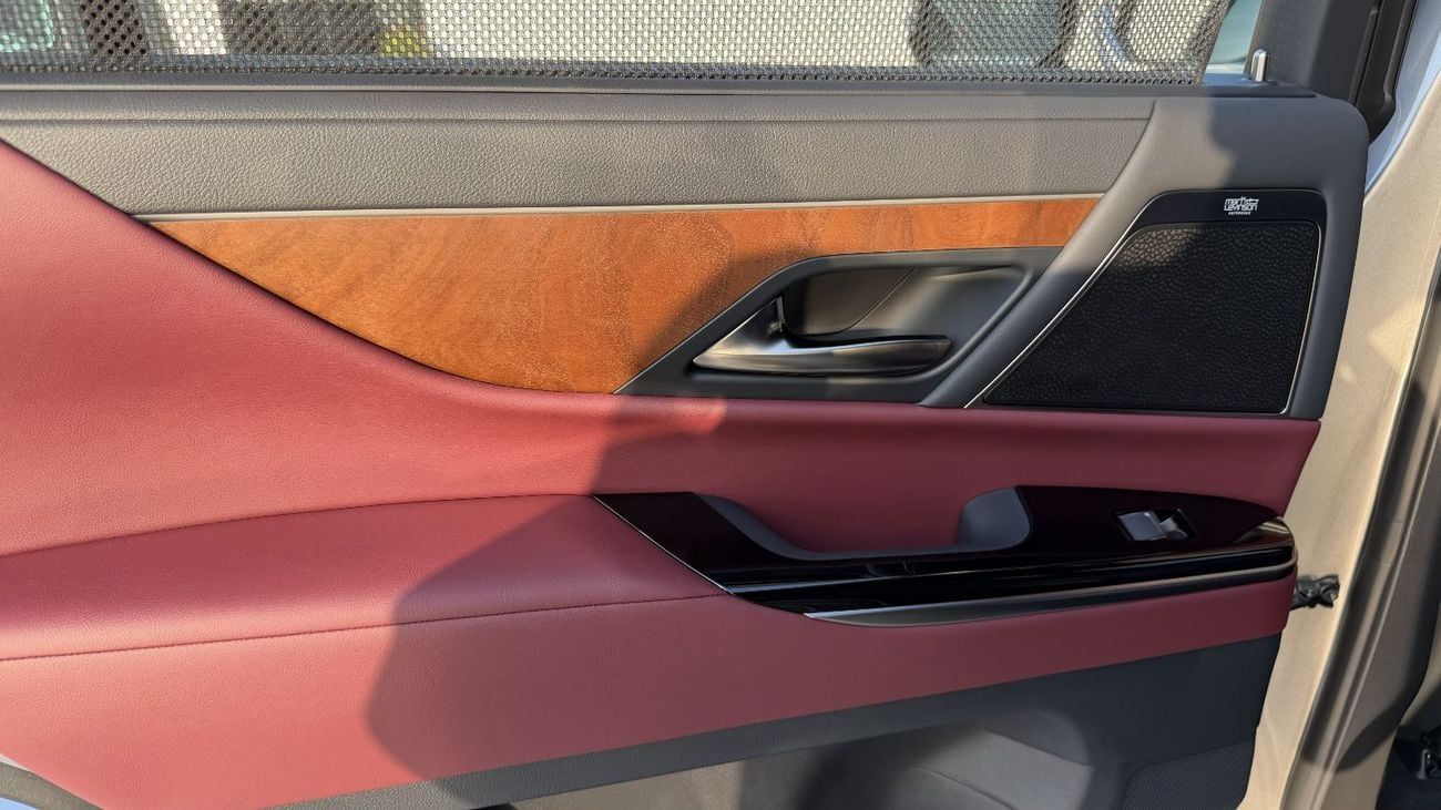 Lexus LX 600 Signature 3.5L ( CYL) LEXUS LX Signature 3.5L TITANIUM