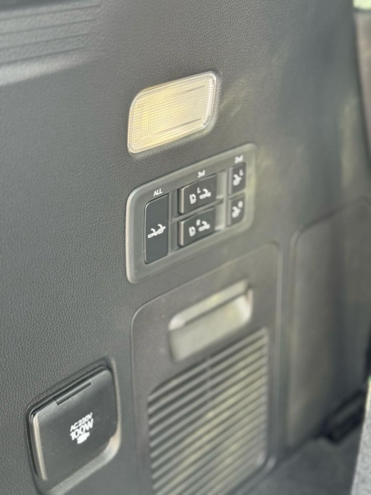 لكزس LX 600 3.5L SIGNATURE PETROL A/T 7 SEATER FULL OPTION