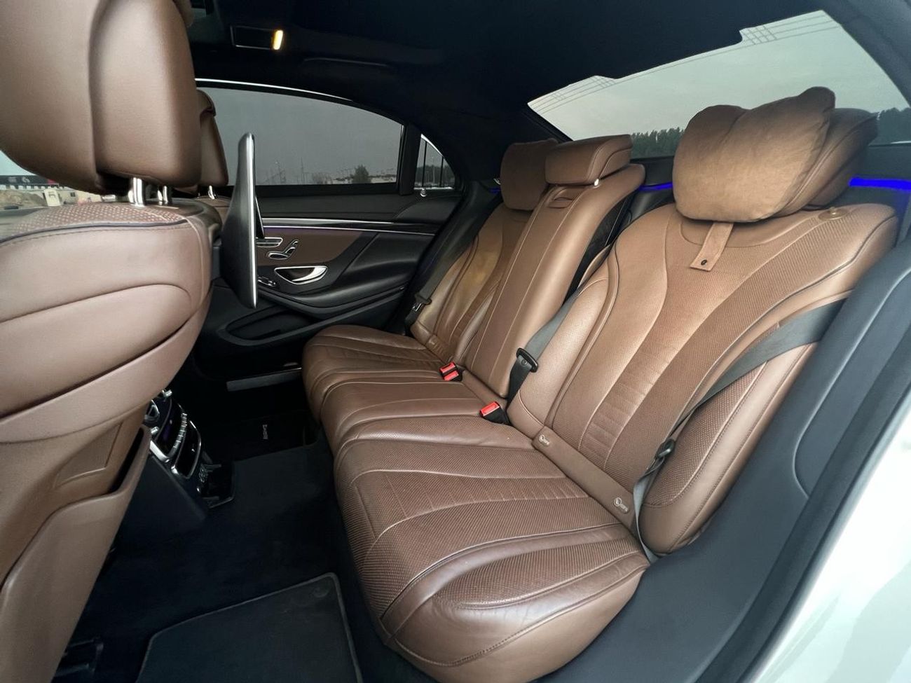 Mercedes-Benz S 560 Std Mercedes benz S560 Model 2018 GCC SPECS, original paint no accident.