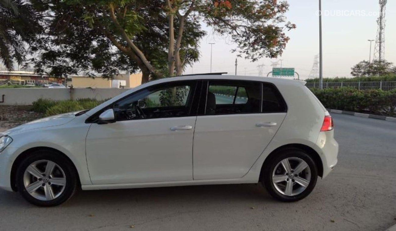 Volkswagen Golf TSI - WARRANTY - GCC SPECS - FULL SERVICE HISTORY -