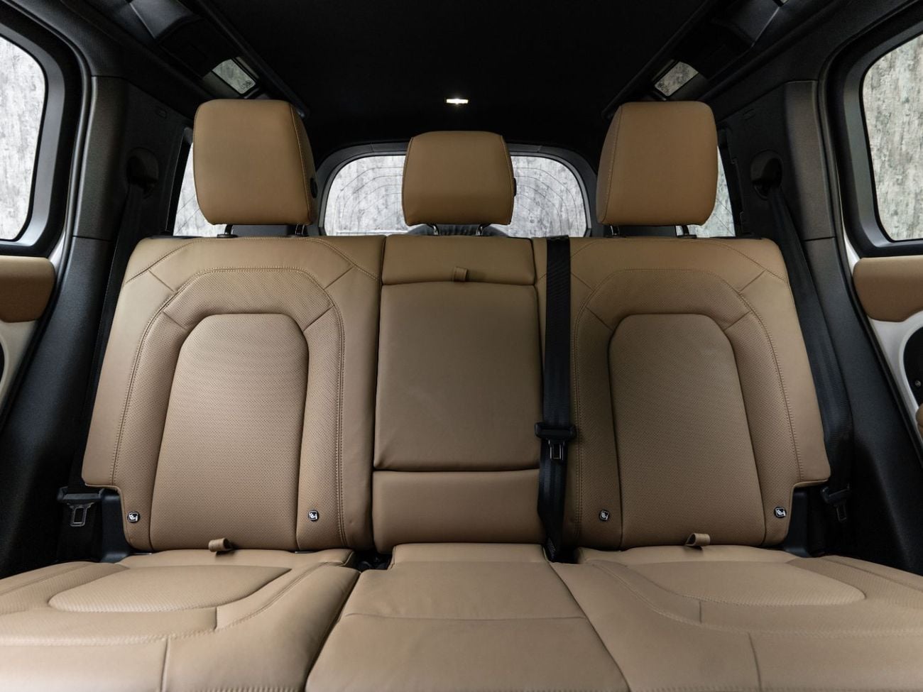 Land Rover Defender 110 X-DYNAMIC HSE P400 BUY NOW, PAY LATER | THE BLACKLINE STANDARD | 2030 Land Rover Warranty + Service, Low KMs, GCC