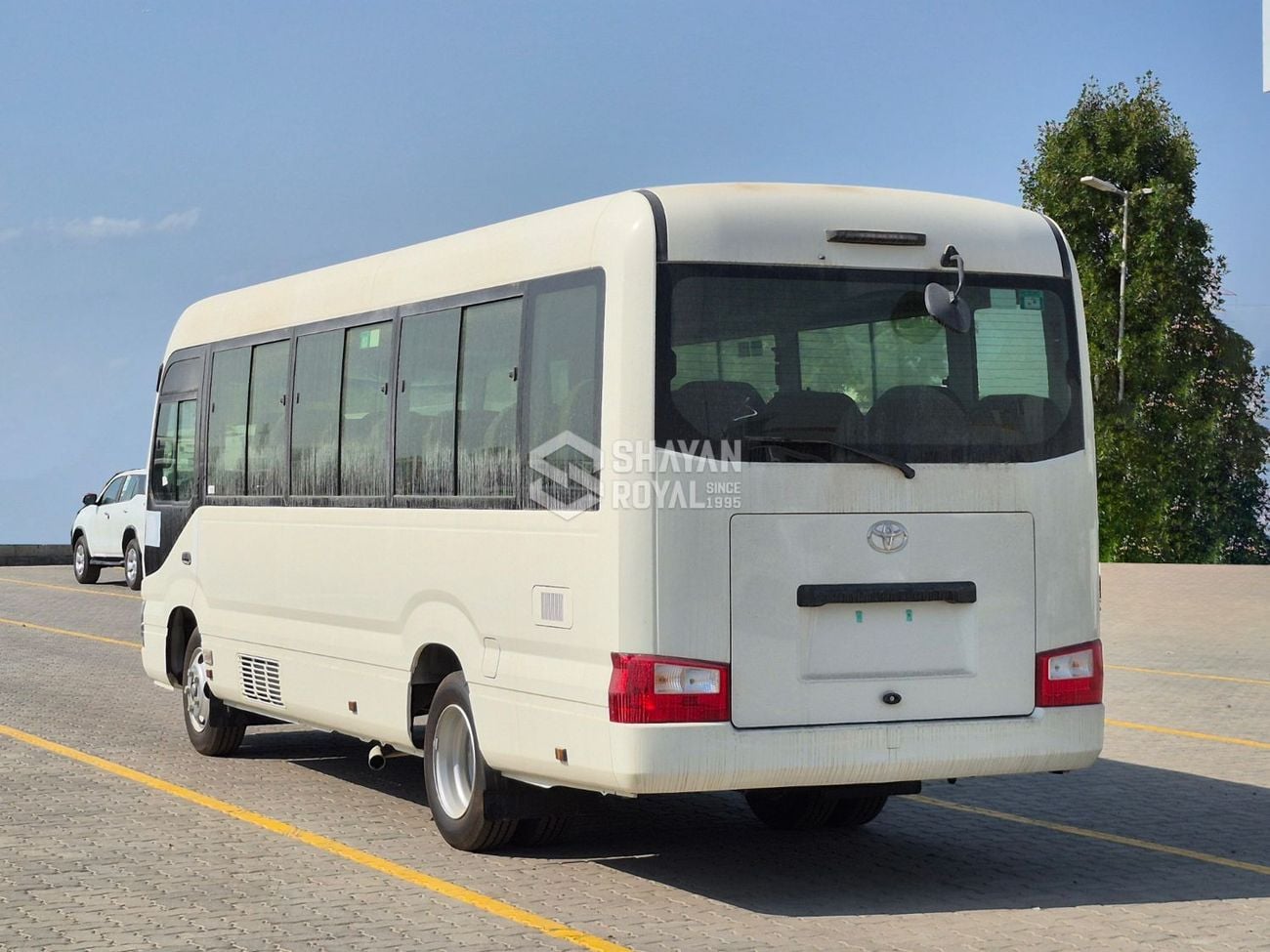 تويوتا كوستر LHD 2.7L DLX PETROL 4CYL 23-SEATER MT 2025MY