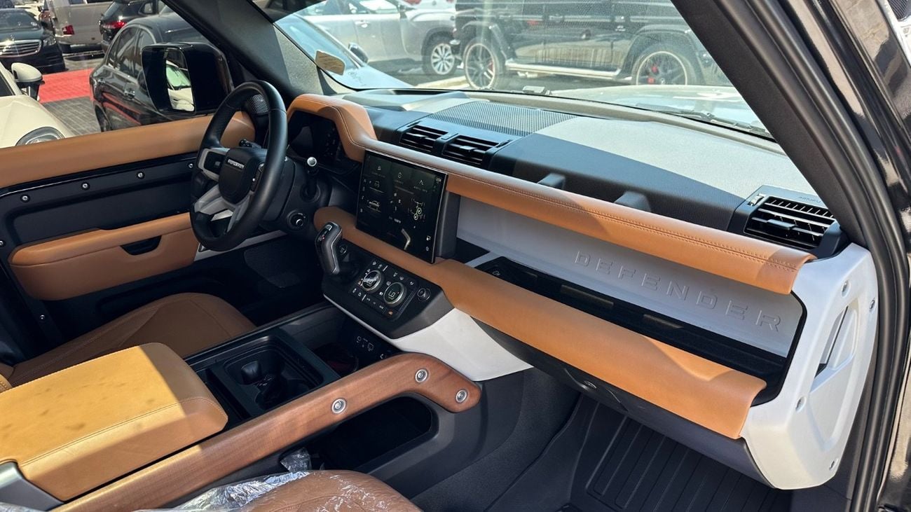 Land Rover Defender GCC | Full Service history | under warranty