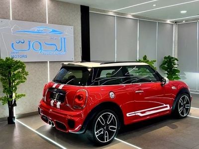 ميني كوبر BEAUTIFUL S ** JCW ** ACCIDENT FREE || GCC || TOP OPTIONS || CONDITION