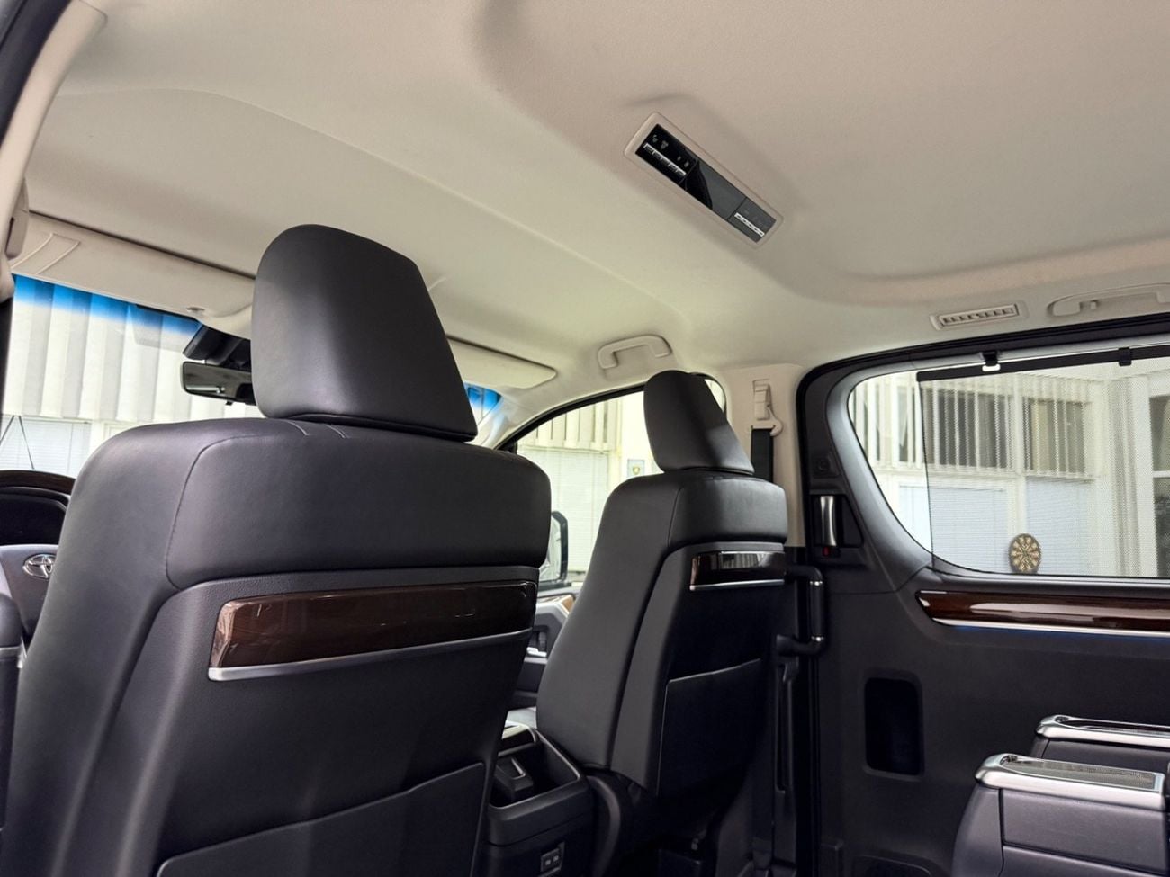 Toyota Granvia PREMIUM
