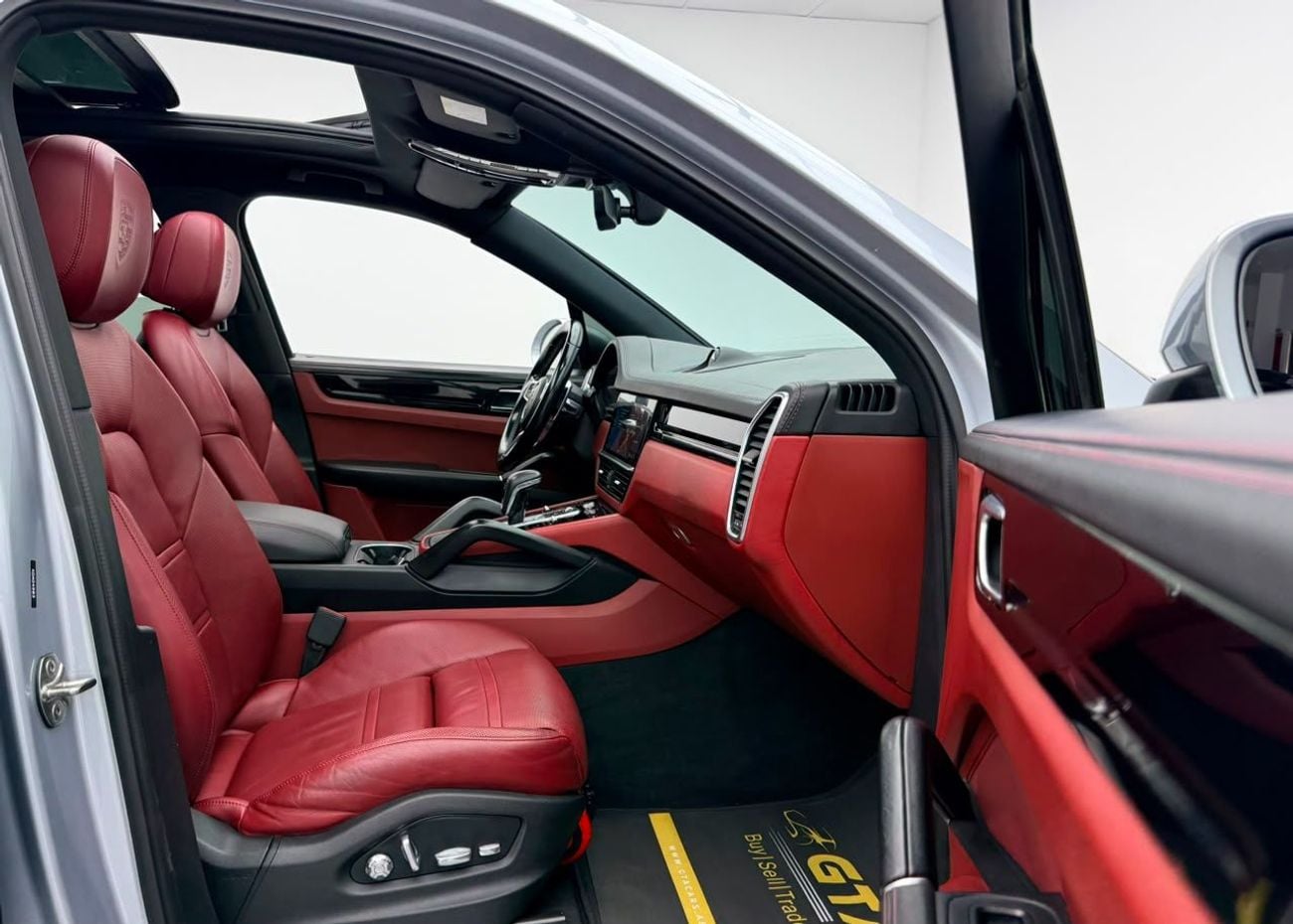 Porsche Cayenne 2019 Porsche Cayenne, Warranty, Full Porsche Service History, Fully Loaded, GCC