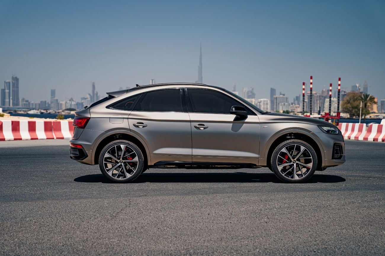 Audi Q5 45 TFSI SPORTBACK S-LINE Fully loaded original paint no accident 2 keys completely service with service contract with agency