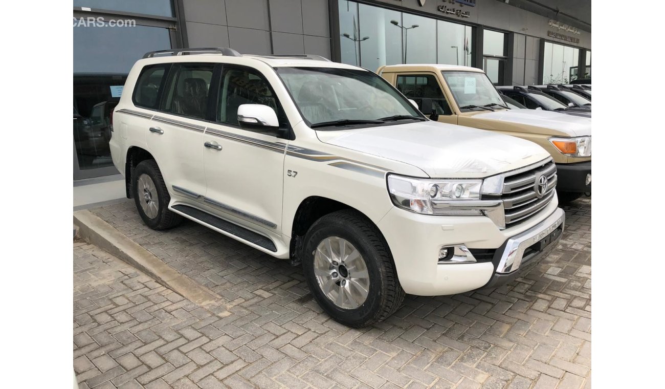 Toyota Land Cruiser VXR V8 5.7 2019