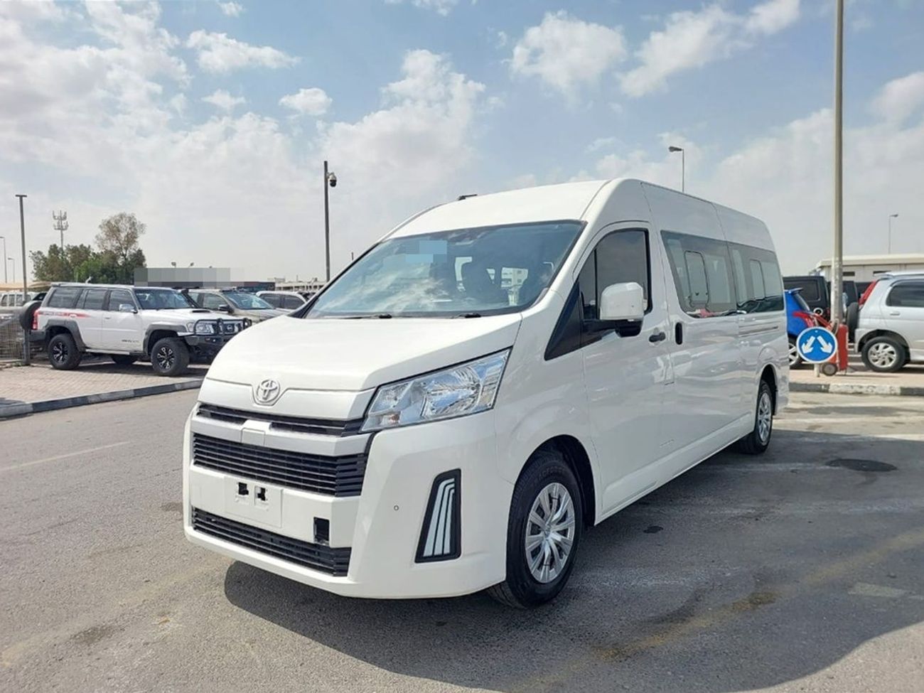 Toyota Hiace TOYOTA HIACE COMMUTER VAN RHD 2019 MODEL 2.8L DIESEL AUTOMATIC(PM01596)