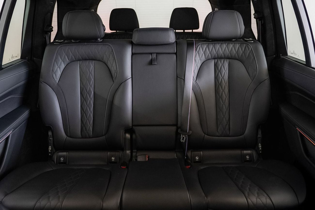 BMW X7 xDriveM60i (6 Seats)