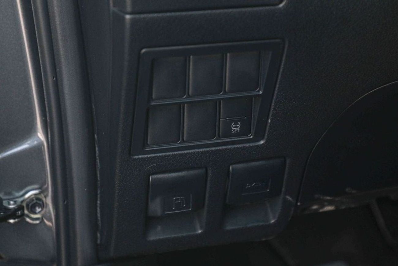 Toyota Hilux 2023 Toyota Hilux 4x4 DC 2.4 HI SR5 - Grey Mettalic inside Black | Export Only