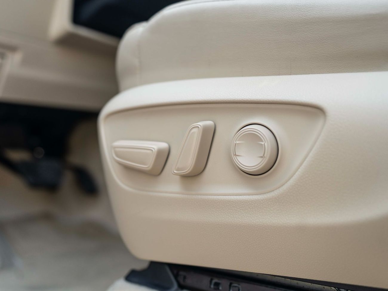 Toyota Land Cruiser GXR 3.5L