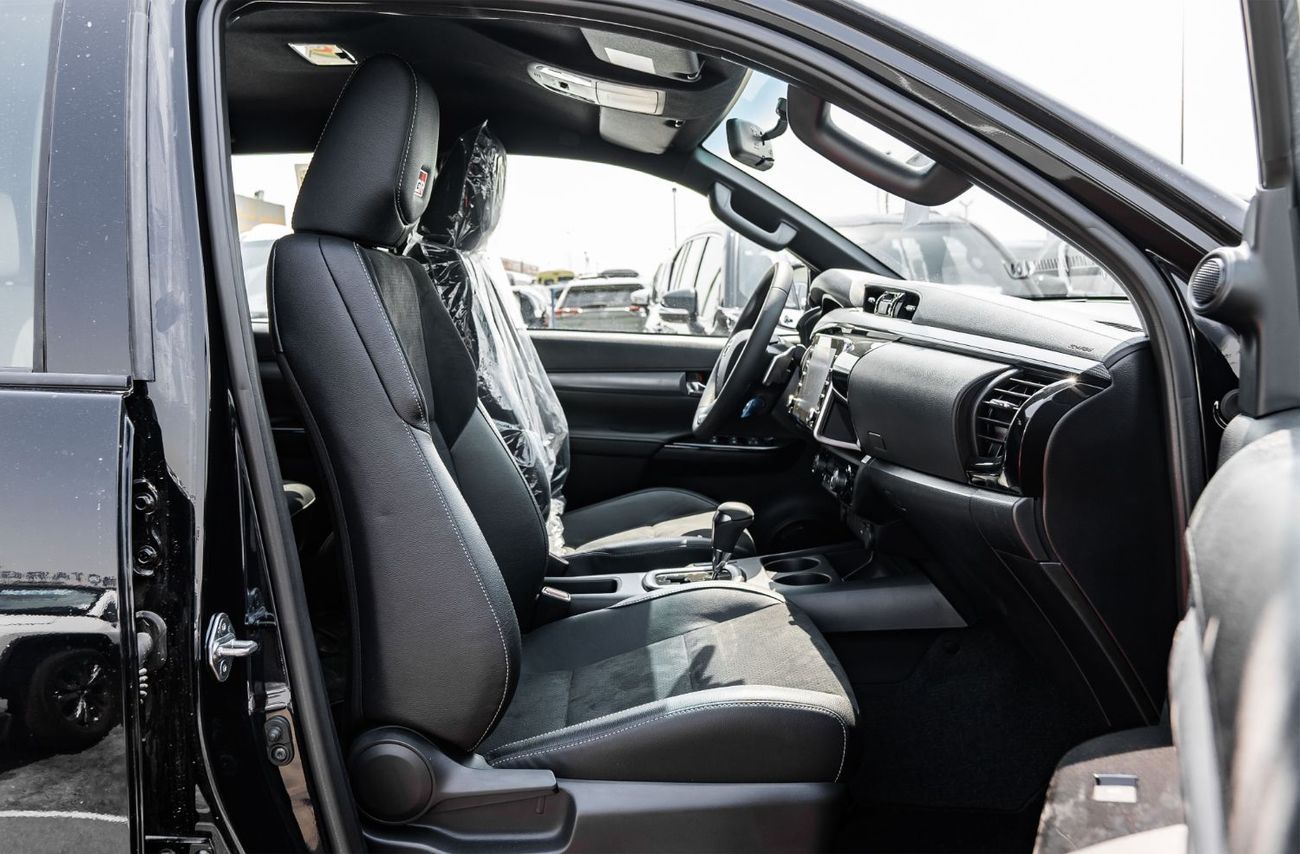تويوتا هيلوكس 2025 Toyota Hilux GR-Sport 4.0L AT Petrol (Black)