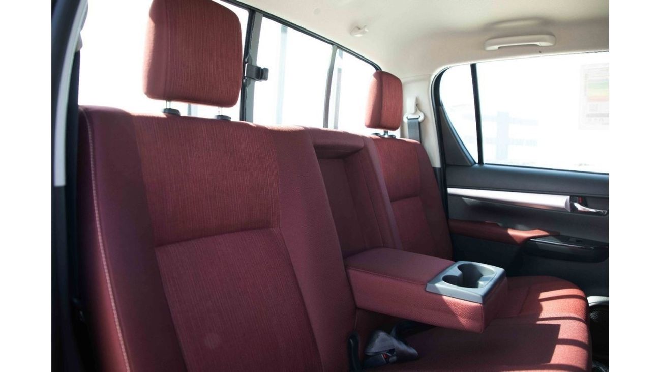 تويوتا هيلوكس تويوتا هيلوكس 4x4 DC 2.8 SR5 - أسود من الداخل عنابي