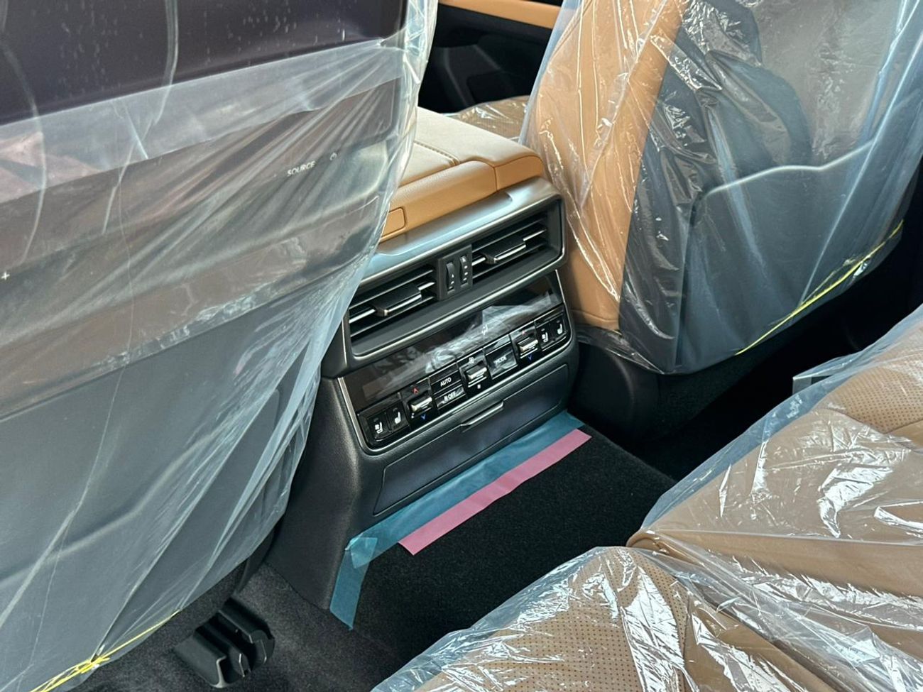 لكزس LX 700h Signature