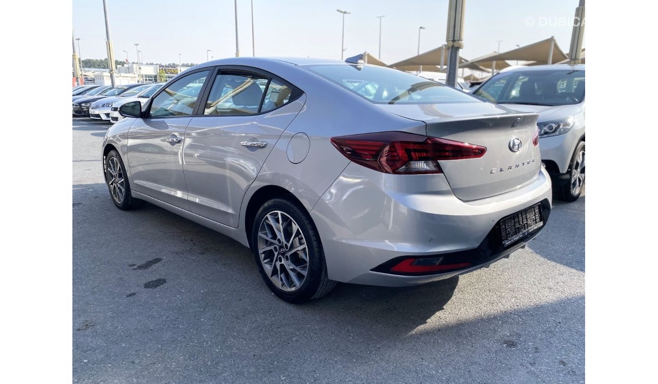 Hyundai Elantra GL High ACCIDENTS FREE - FULL OPTION - GCC - ENGINE 1600 CC - PERFECT CONDITION INSIDE OUT