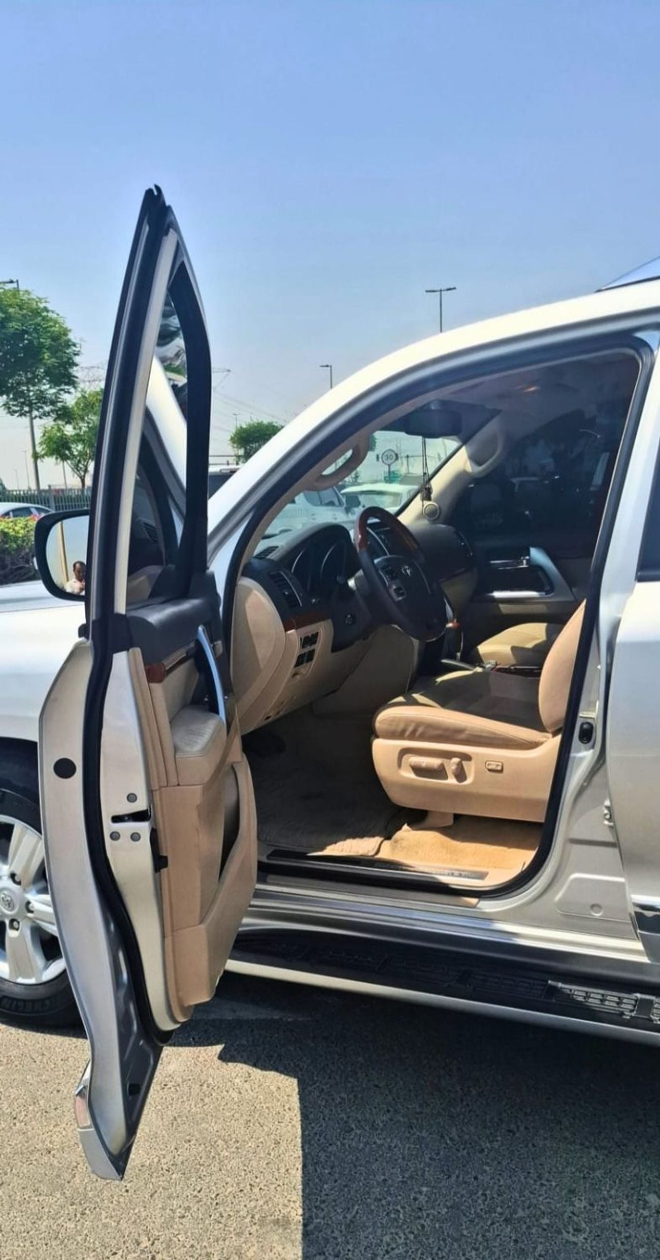Toyota Land Cruiser VXR TOYOTA LANDCRUSIER VXR 5.7 L 2014 GCC TOYOTA LANDCRUSIER VXR 5.7 L  MODEL 2014  GCC SPECS  FULL OPTI