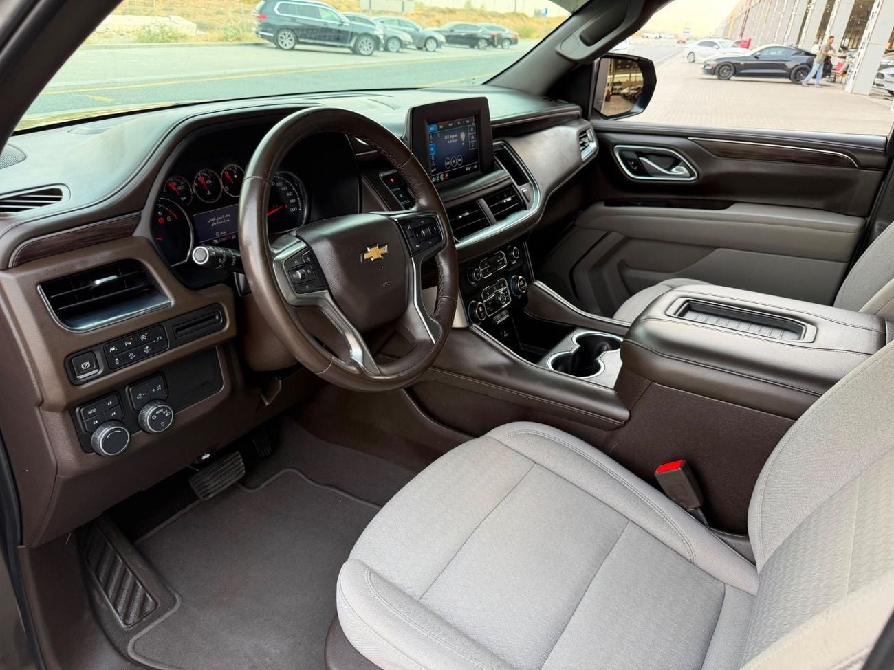Chevrolet Suburban LT SUBURBAN /V8 5.3L / 7 seater / GCC/NEW SHAPE / Radar/ Blind Spots/ LINE ASSIST