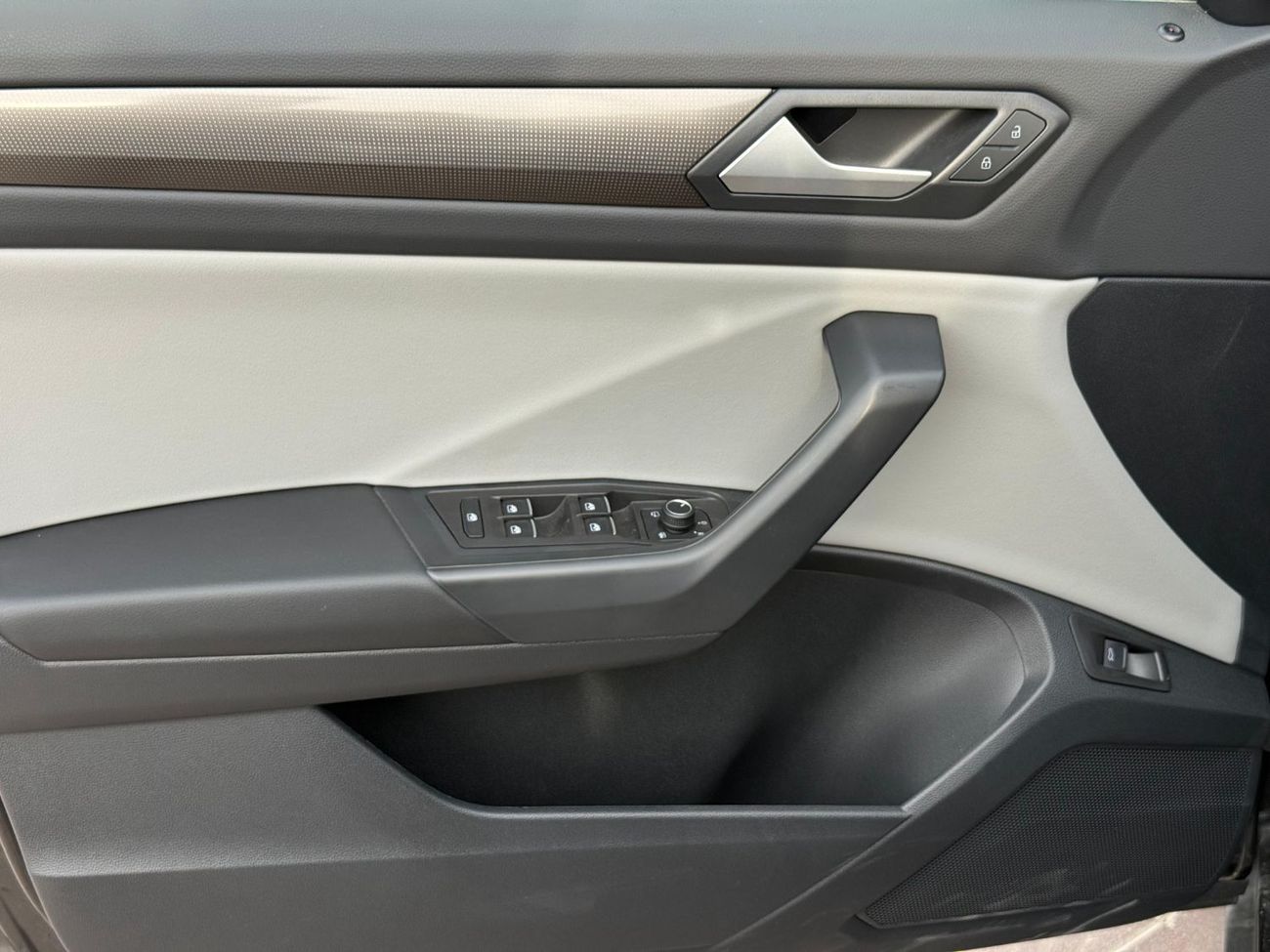 فولكس واجن T ROC 300 TSI 1.5L Turbo Petrol 2025 Export Price @ 73,000 AED