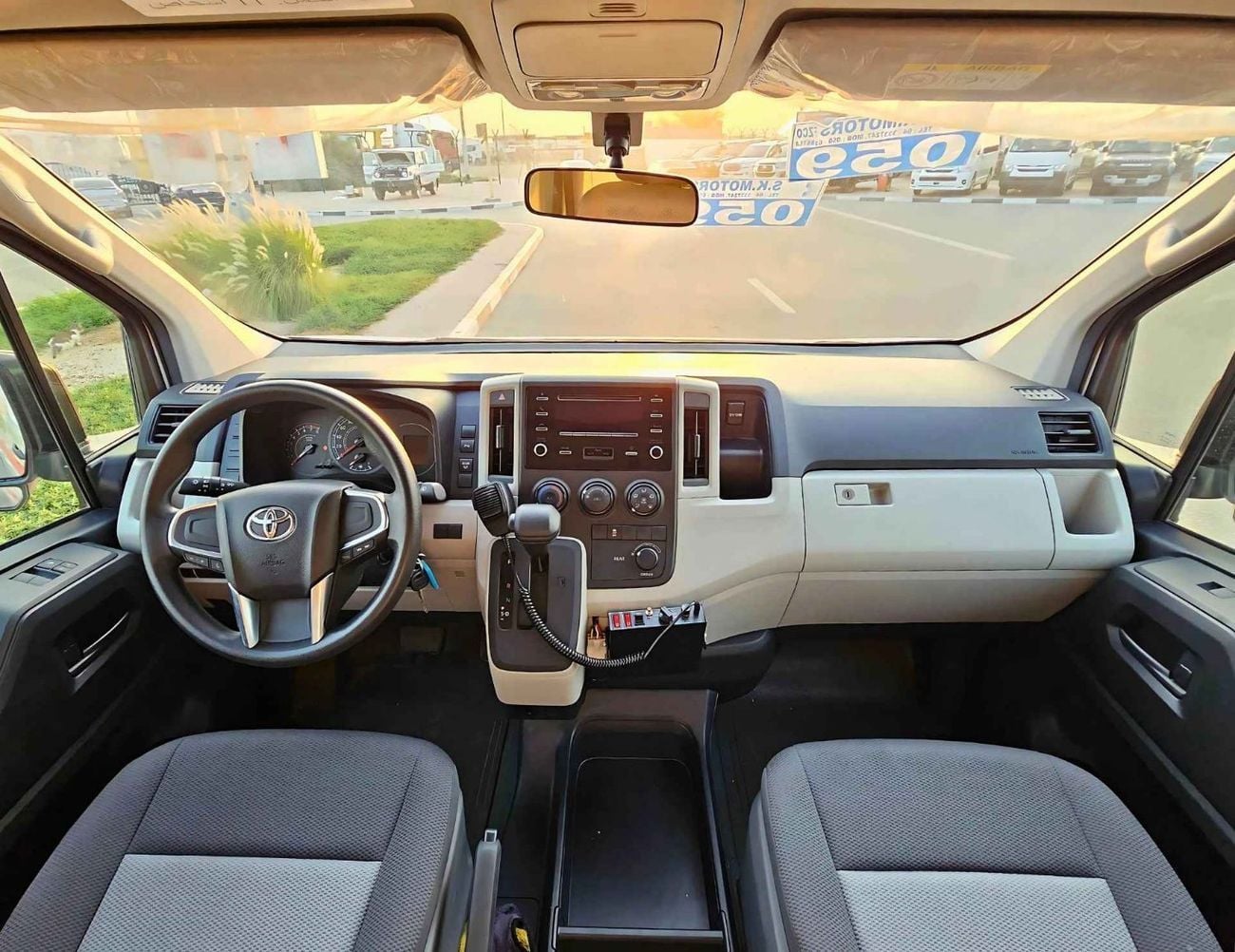 تويوتا هاياس 3.5L DX HIGHROOF / V6 PETROL, A/T, EMERGENCY MEDICAL AMBULANCE / CODE#AMBULANCE