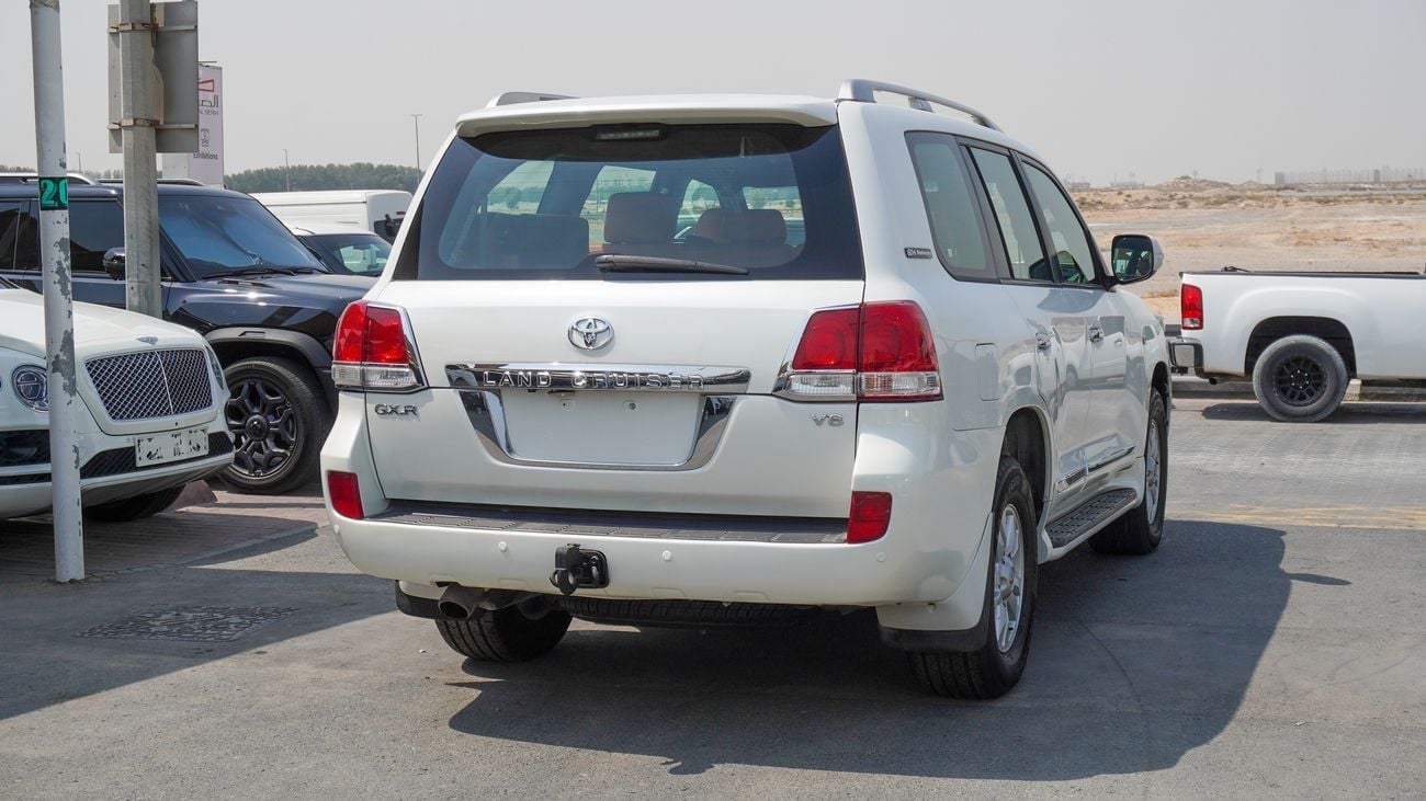 Toyota Land Cruiser GXR V8