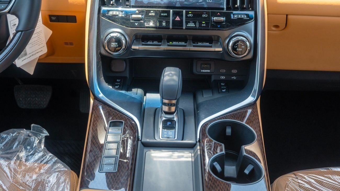 لكزس LX 700h Signature