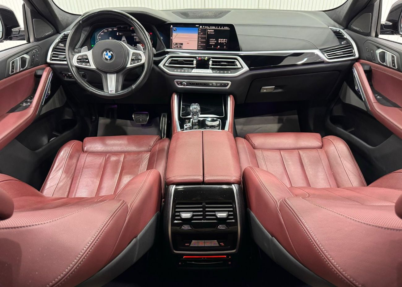 بي أم دبليو X6 M50i 4.4L 2022 BMW X6 M50i, Aug 2026 AGMC Warranty + Service Package, AGMC Full Service History, GCC