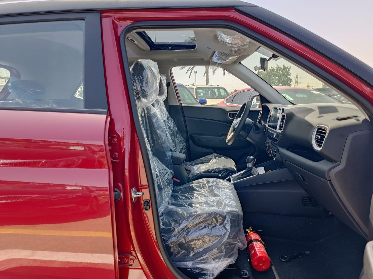 هيونداي فنيو Premier Plus Turbo/ 1.0L V4/ SUNROOF/ FULL OPTION (CODE # VEN10AF)