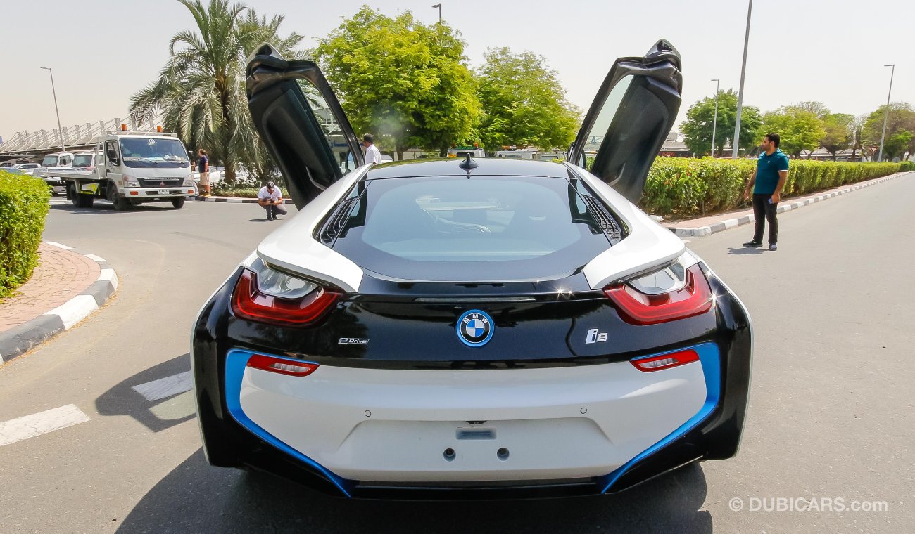 بي أم دبليو i8