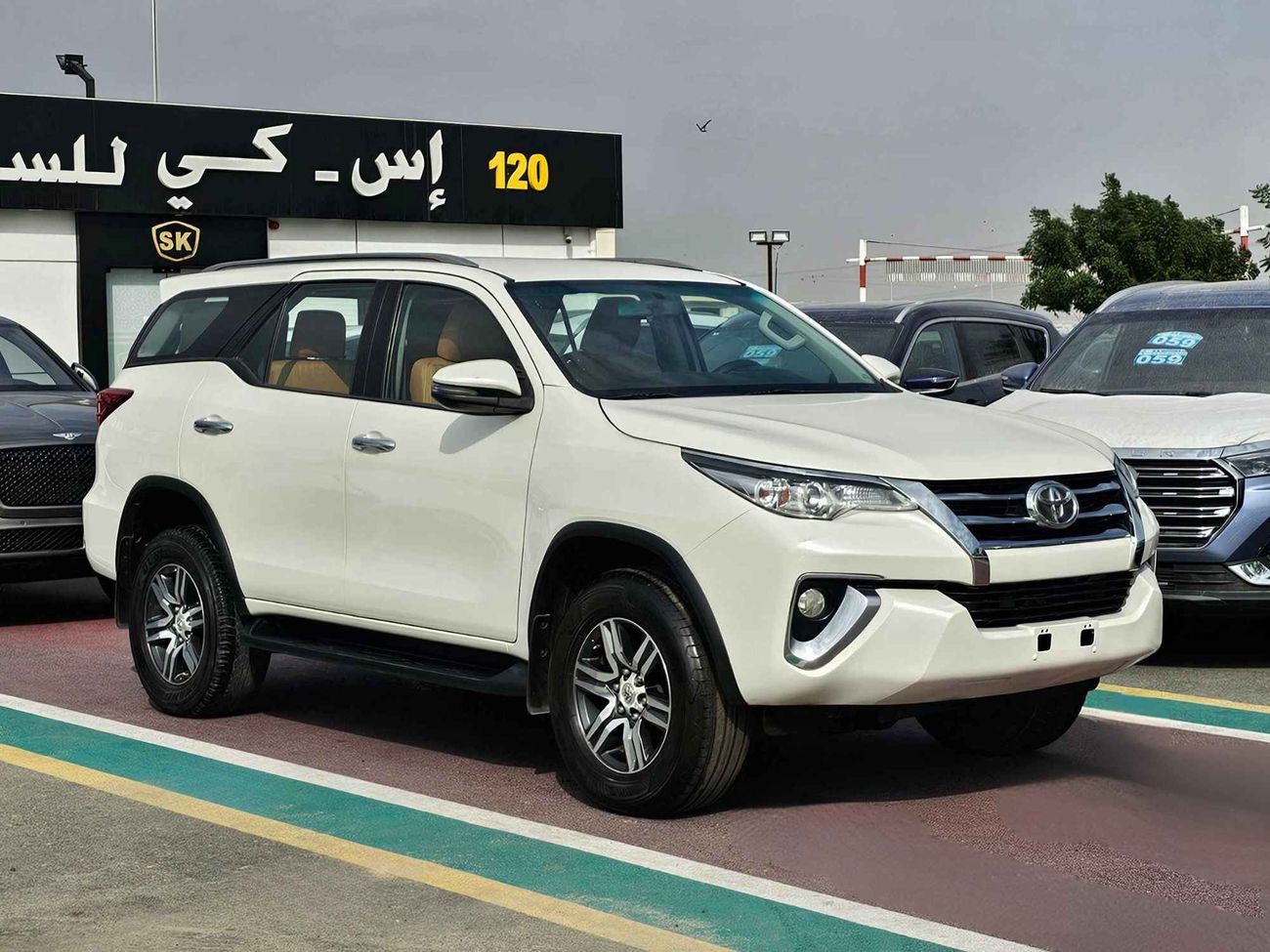 Toyota Fortuner // EXR // V4 // FULL OPTION // LOW MILEAGE (LOT # 90403)