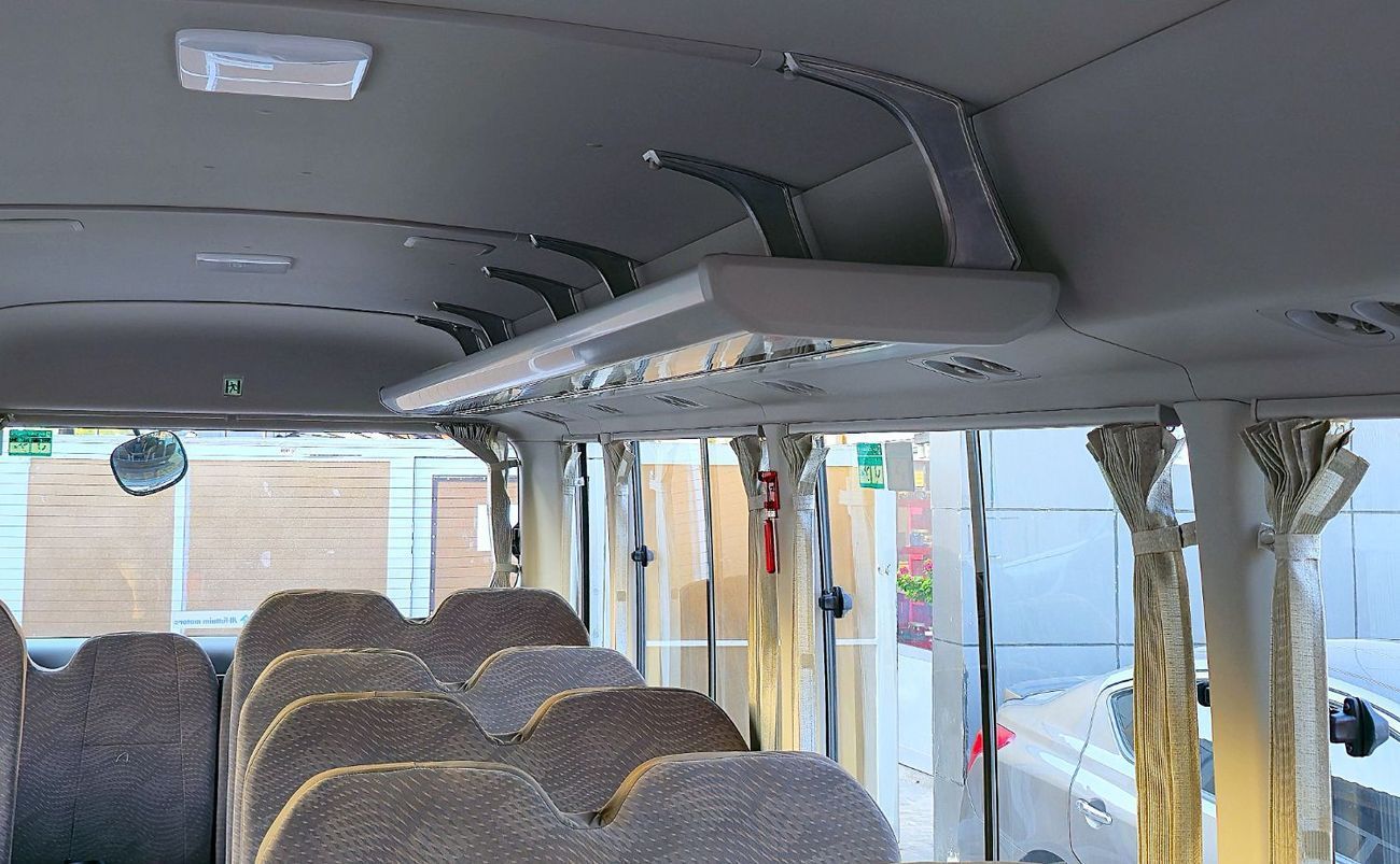 Toyota Coaster AL FUTAIM - TOYOTA COASTER PETROL 2.7 MT - AUTO DOOR - 23 SEATER  - 2025 MODEL - WHITE 