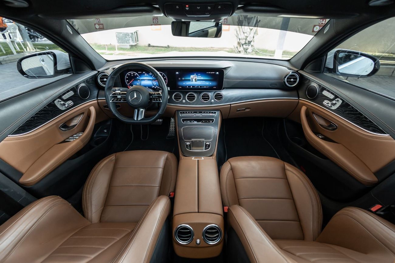 Mercedes-Benz E300 Premium 2.0L