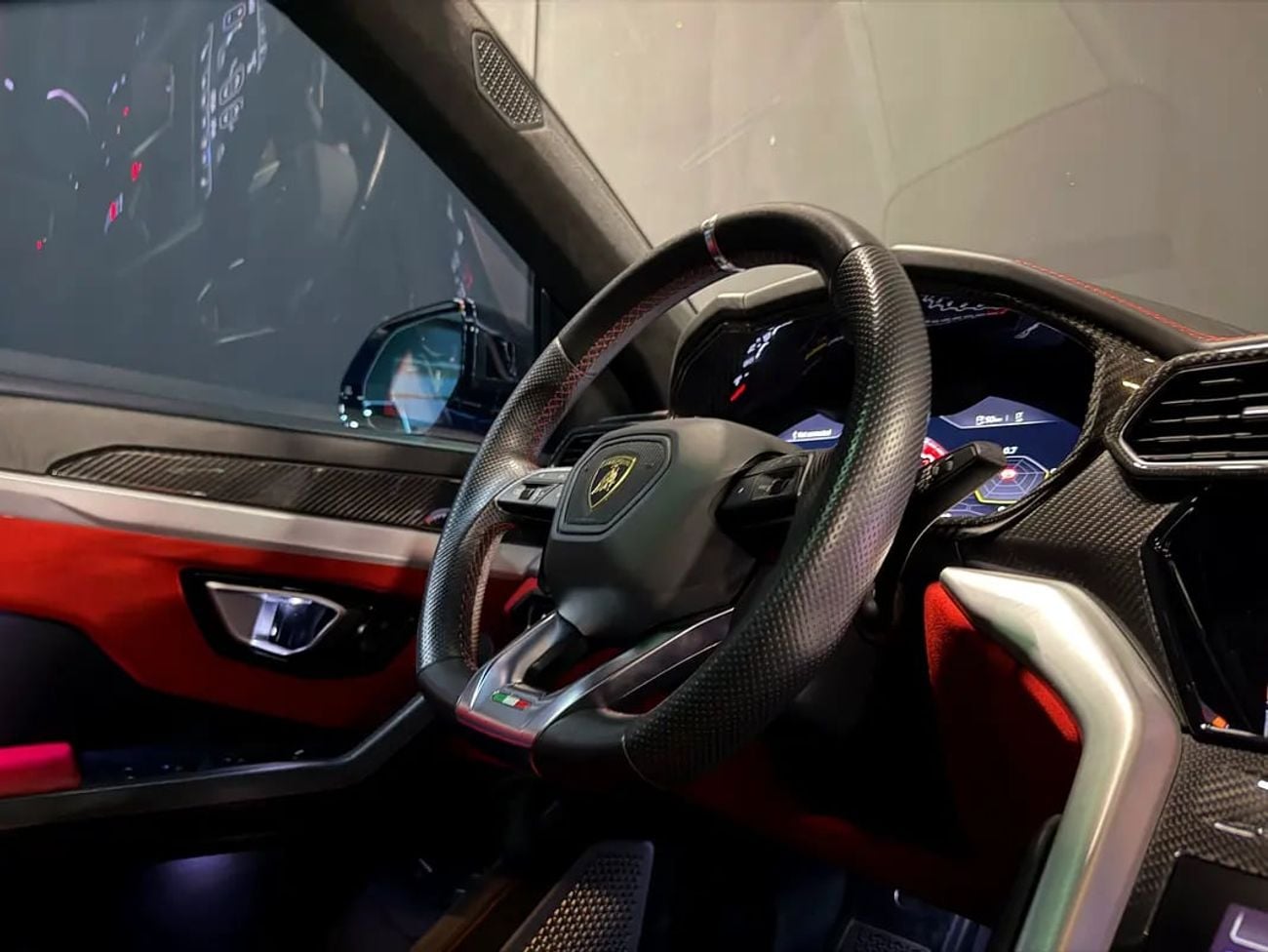 لامبورغيني اوروس Standard European Specs