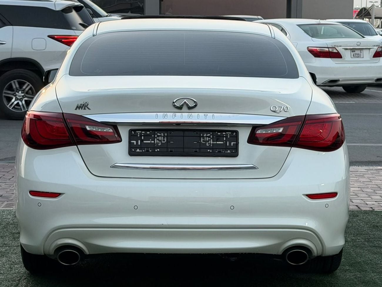 Infiniti Q70 EXCELLENCE First owner from the dealership, full option, sunroof, two keys