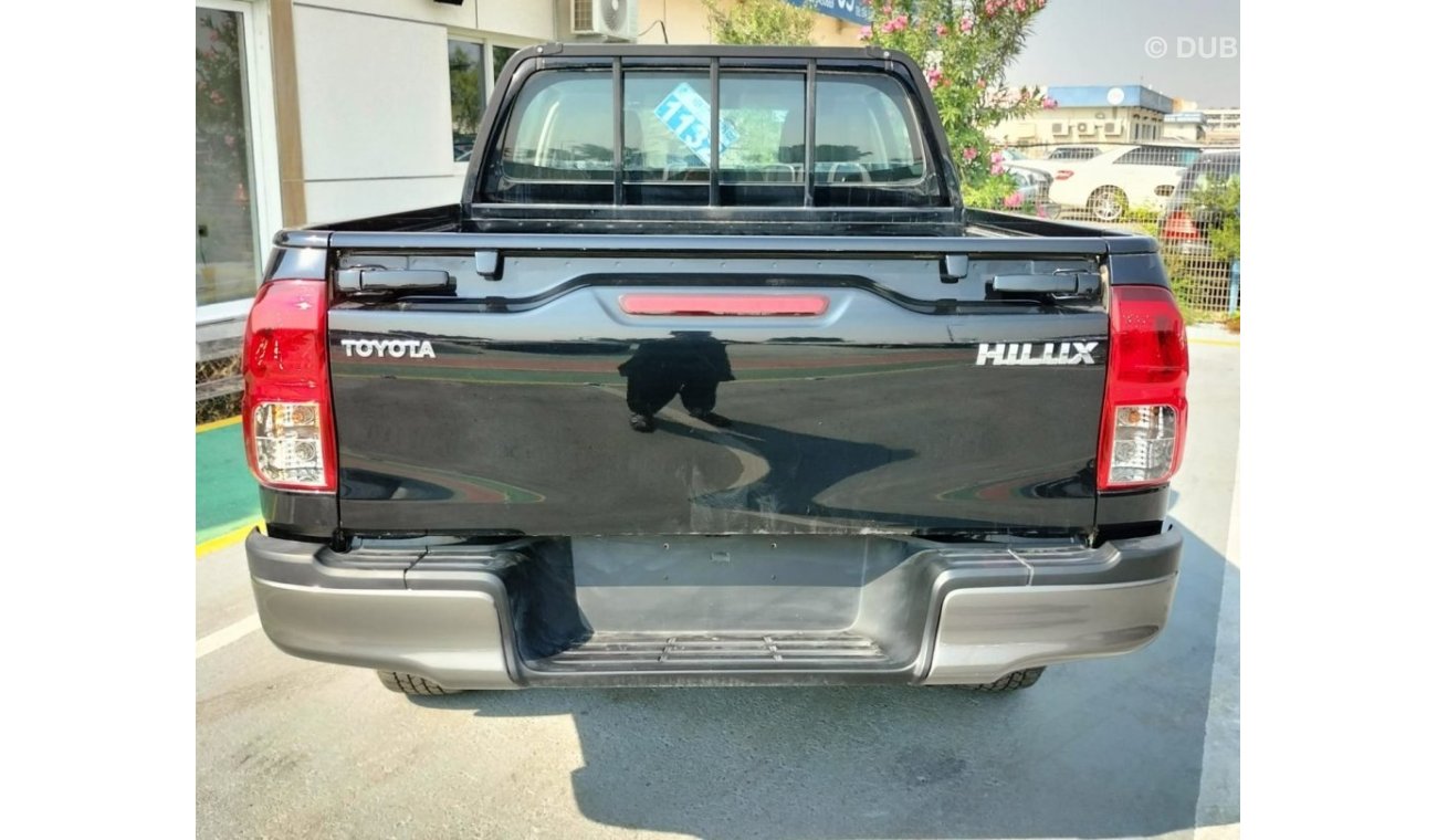 تويوتا هيلوكس TOYOTA HILUX 2.7 PETROL MID OPTION INSIDE BLACK