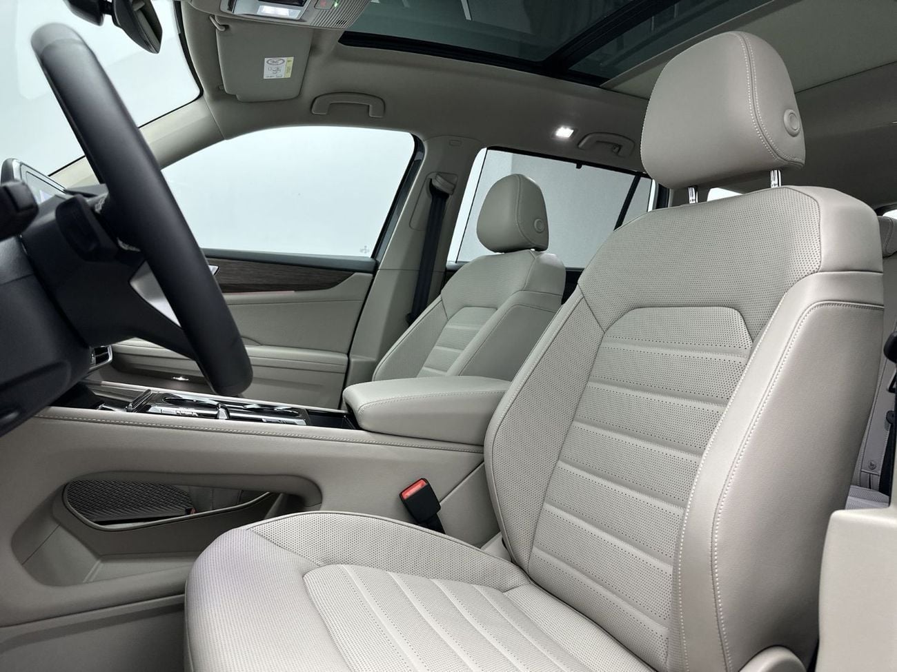 Volkswagen Teramont COMFORTLINE (Facelift 2) | 34,100 AED SAVINGS from New Car | New 12" Screen & LED Light Bar