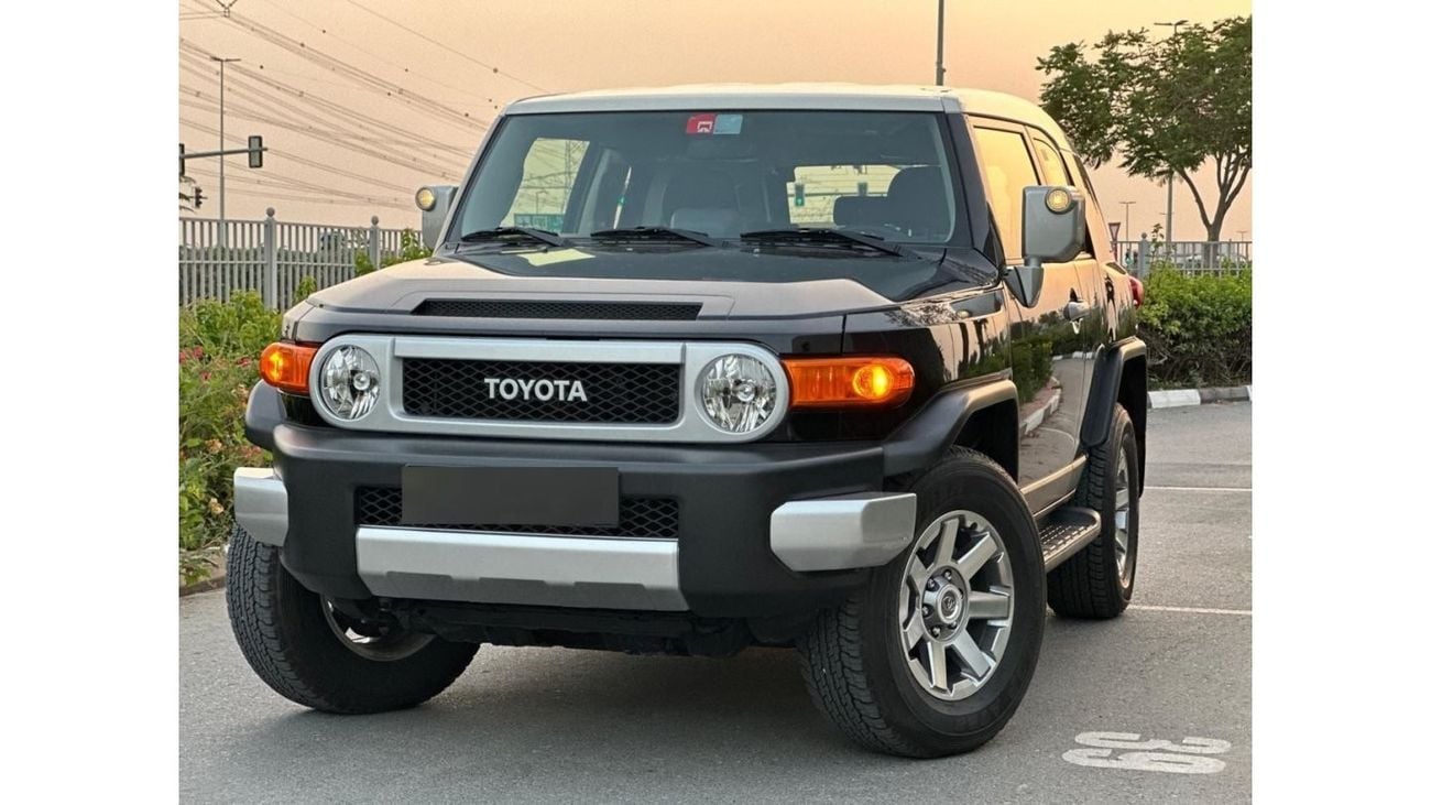 Toyota FJ Cruiser Toyota FJ cruiser 2023 KM 15000 GCC SPECS NO ACCIDENT OR PAINT WARRANTY + SERVICE FROM AGENCY
