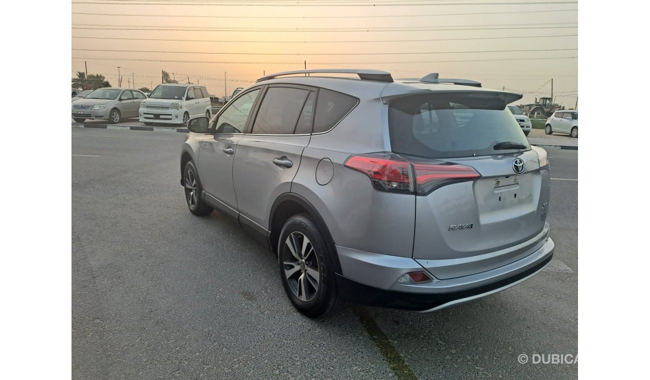 تويوتا راف ٤ TOYOTA RAV4 FULL OPTION