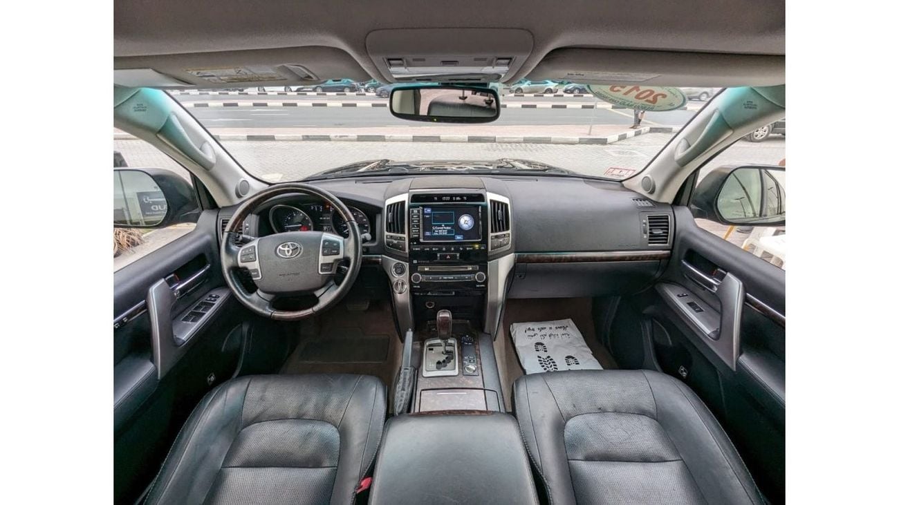 تويوتا لاند كروزر 2015 Toyota Land Cruiser VXR (J200), 5dr SUV, 5.7L 8cyl Petrol, Automatic, Four Wheel Drive American