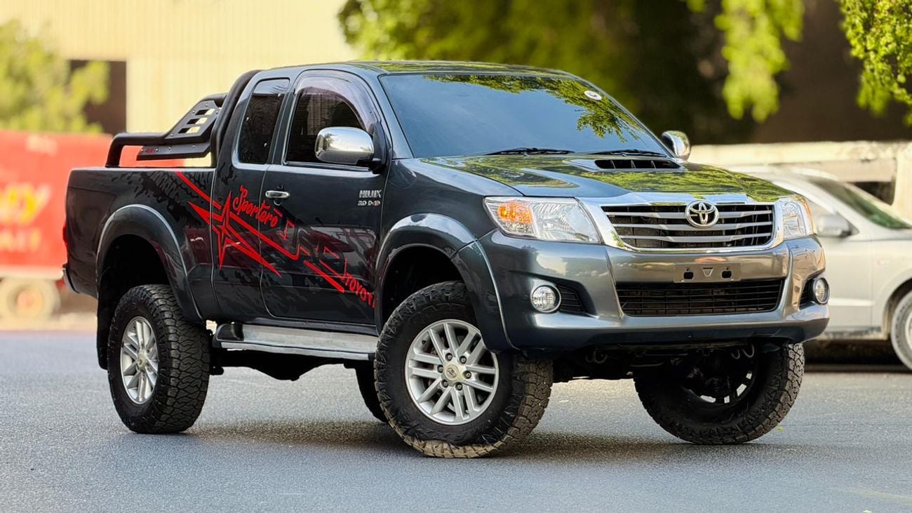 Toyota Hilux SMART CAB | MANUAL TRANSMISISON | 3.0L DIESEL | 4X4 SPORTS BAR | RHD