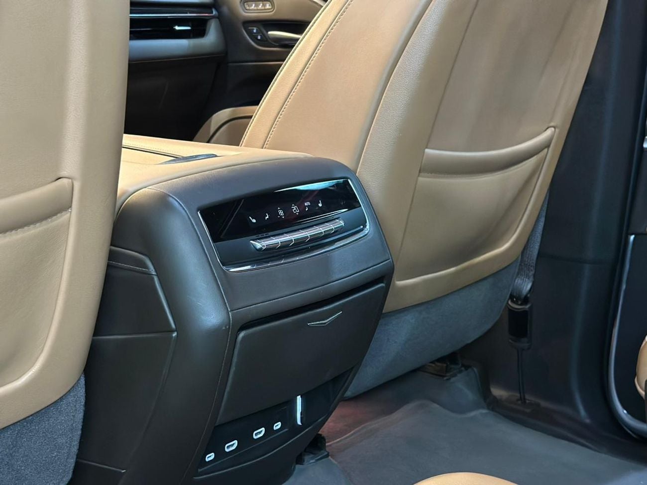 كاديلاك إسكالاد Sport Platinum 6.2L 4WD