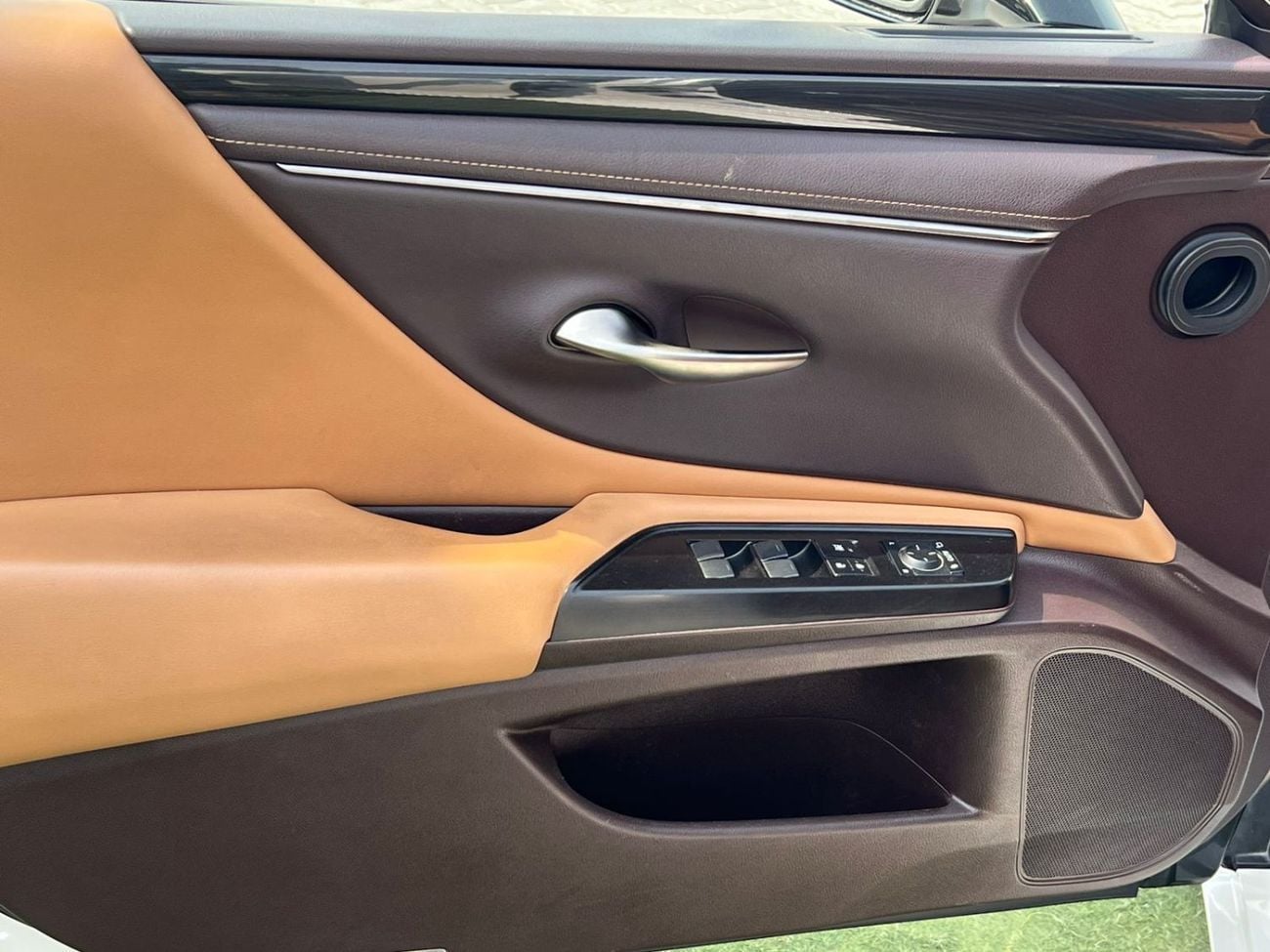 Lexus ES300h PLATINUM LEXUS ES300h 2019 Hybrid 2.5L (214 HP)